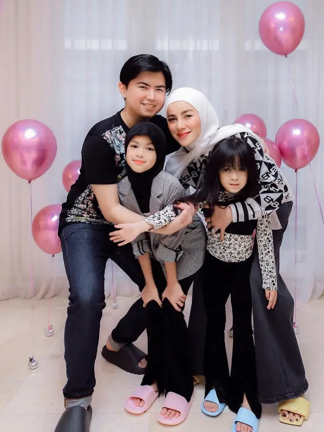 Olla Ramlan dan Anak