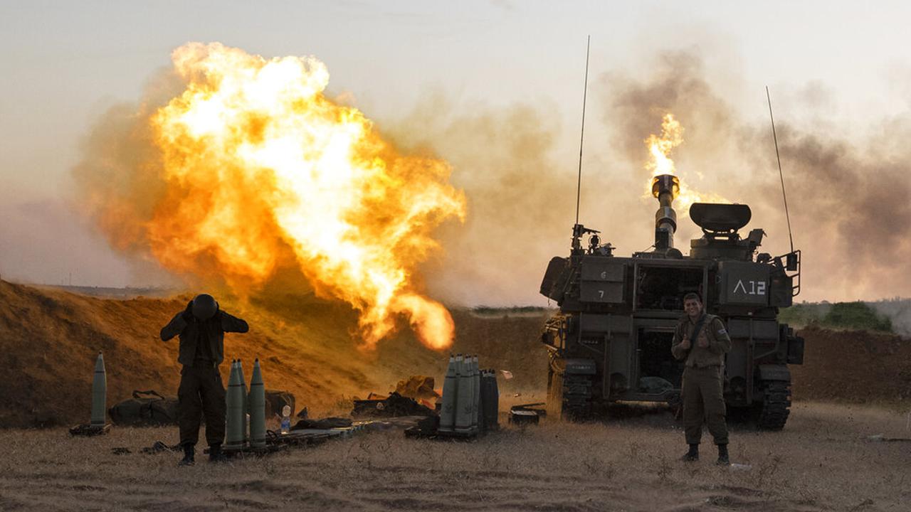 FOTO: Unit Artileri Israel Bombardir Jalur Gaza