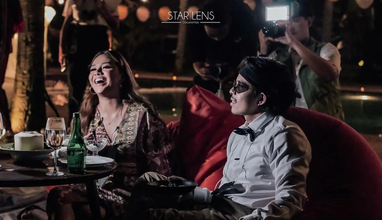 Selain itu, Atta menyebutkan bahwa hingga kini sang kekasih masih memakai cincin dan gelang pemberian darinya.  (Instagram/aurelie.hermansyah)