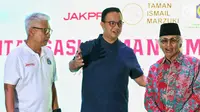 Gubernur DKI Jakarta Anies Baswedan, Dirut PT Jakarta Propertindo Dwi Wahyu Daryoto dan Budayawan Salim Said saat meresmikan groundbreaking Revitalisasi TIM di Jakarta, Rabu (3/7/2019). Pemprov DKI Jakarta akan revitaliasi TIM dalam rangka mendukung program Pemerintah. (Liputan6.com/Johan Tallo)