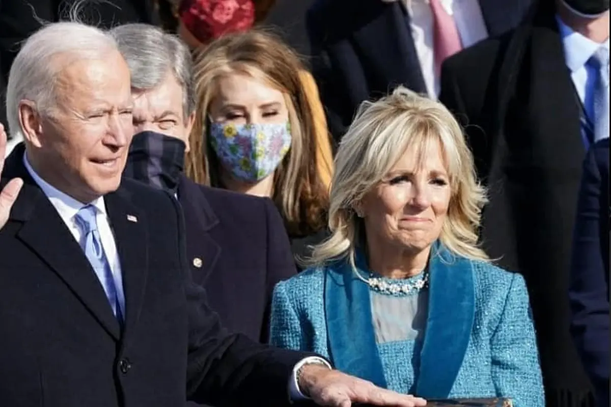 Bahasa Tubuh Joe Biden dan Jill yang Penuh Emosional di Pelantikan Presiden Amerika Serikat