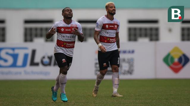 Foto: Dua Kali tertinggal, Persipura Akhirnya Imbangi Madura United 2-2 di BRI Liga 1