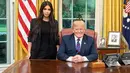 Donald Trump pun memutuskan untuk membebaskan Alice dari penjara usai Kim Kardashian berdiskusi dengannya. (Twitter - Cosmopolitan)