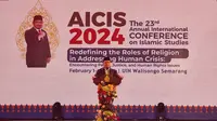 Wamenag Saiful Rahmat Dasuki membuka Annual International Conference on Islamic Studies (AICIS) ke-23 di Universitas Islam Negeri (UIN) Walisongo, Kota Semarang, Jawa Tengah, Kamis (1/2/2024). (Liputan6.com/ Achmad Sudarno)