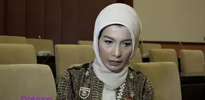 Semakin modern, Arzetti Bilbina mengaku sosial media sangatlah bermanfaat untuk pengetahuan anak-anaknya saat ini.