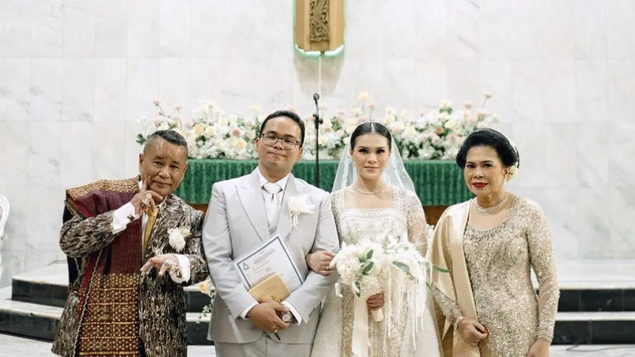 Istri, Putri, dan Menantu Hotman Paris di Acara Pernikahan Fritz Hutapea