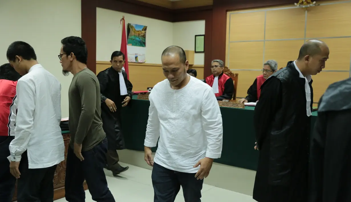 "Saudara Iwa K kami amankan di Bandara Soekarno Hatta atas kepemilikan ganja. Ganja itu ada di dalam tiga lintingan rokok," kata Rangga dalam persidangan. (Adrian Putra/Bintang.com)