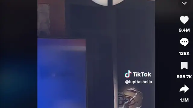 Asik Nonton TV, Wanita Ini Dikejutkan dengan Ular Muncul dari Kipas Angin