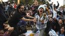 Teriakan Fans Argentina setelah timnya mencetak gol ke gawang Nigeria pada laga grup D Piala Dunia 2018 di Saint Petersburg Stadium, Saint Petersburg, (26/6/2018). Argentina menang 2-1. (AFP/Eitan Abramovic)