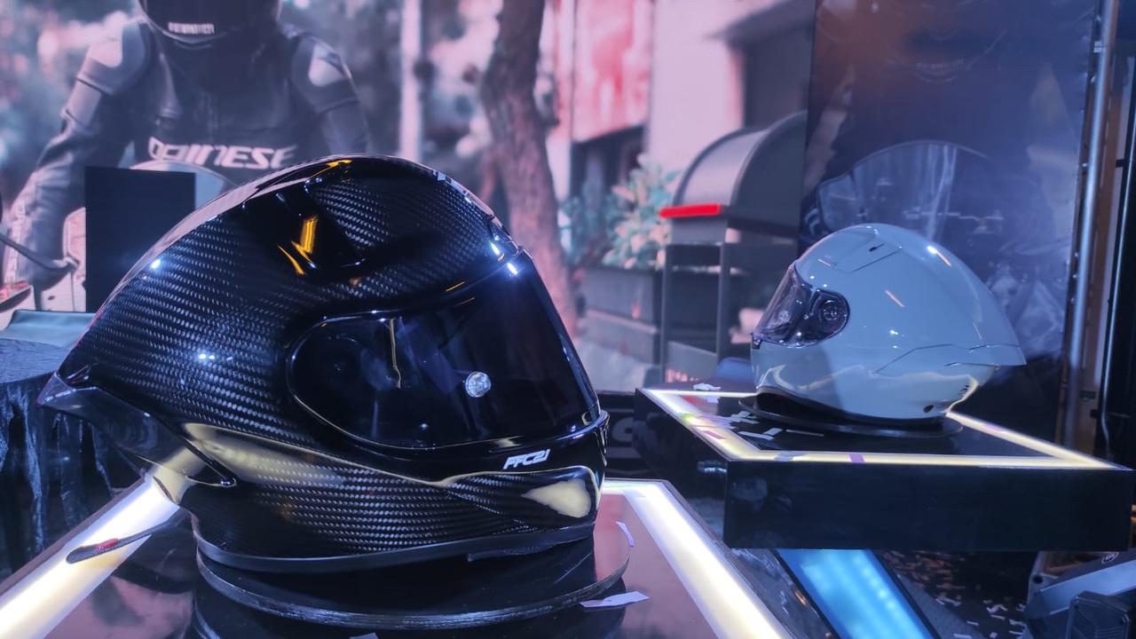 Perawatan Helm Bahan Karbon Perlu Cara Khusus? (Arief A/Liputan6.com)