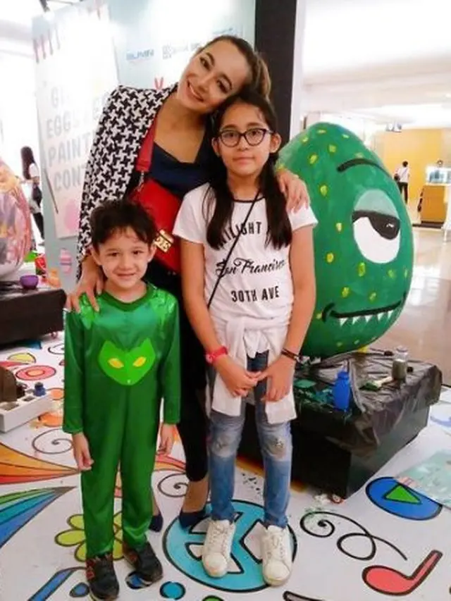 Dewi Rezer masih terlihat awet muda (Instagram/rezerdewi)