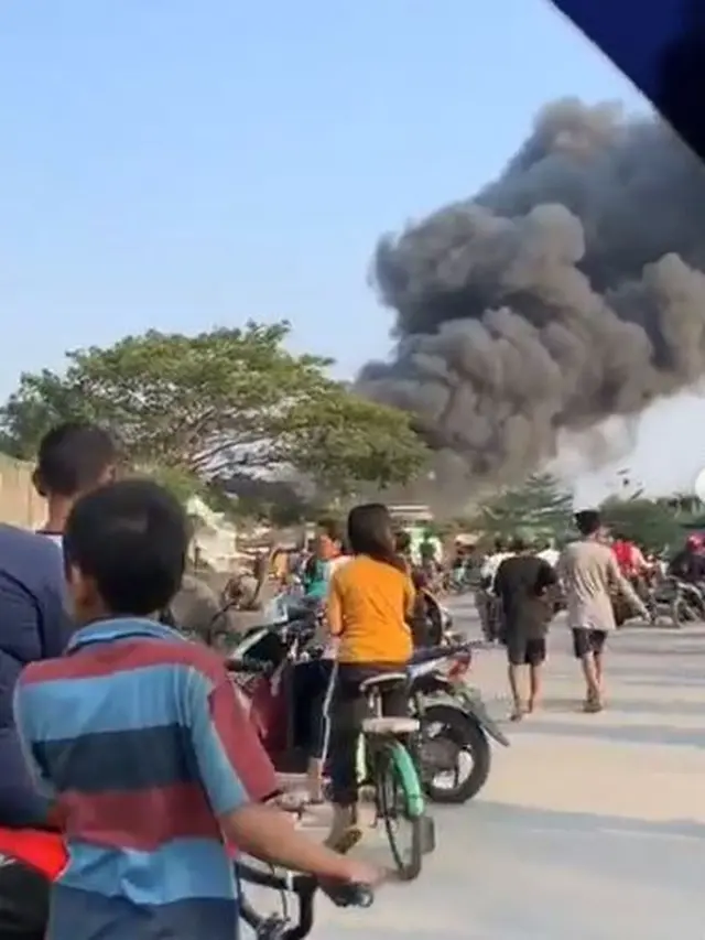 Diduga Korsleting Listrik, Ini 6 Potret Gudang Penyimpanan Kapten Vincent Terbakar