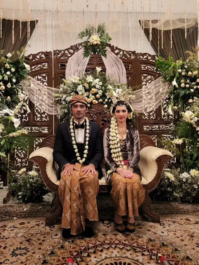 Model Kebaya Para Pemain Gadis Kretek. [@netflixid]