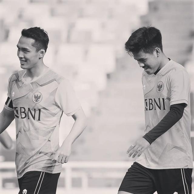 6 Potret Kenangan Syabda Perkasa Belawa dengan Atlet Badminton Indonesia