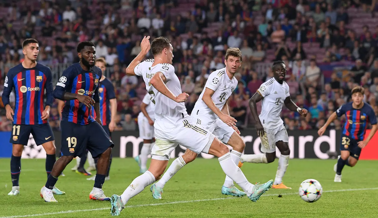 Benjamin Pavard melengkapi kemenangan timnya di akhir laga. (AFP/Pau Barrena)