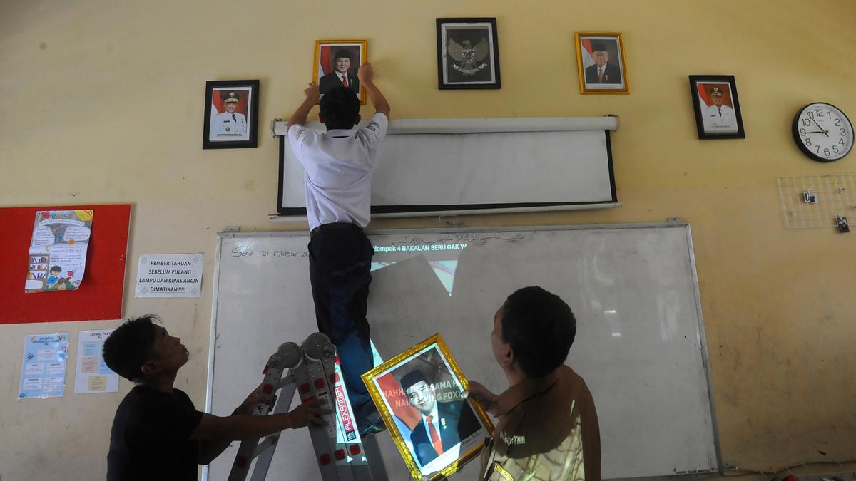 Penggantian Pigura Foto Presiden di Sekolah dan Instansi Berita Viral Hari Ini Senin 21 Oktober 2024