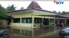 Posko pengungsian di gedung Serbaguna Kecamatan Panjatan, Kabupaten Kulonprogo, Daerah Istimewa Yogyakarta dipenuhi oleh 600 warga.