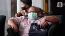 Direktur Dana Perimbangan Kemenkeu, Putut Hari Satyaka menunggu pangilan penyidik akan dimintai keterangan di Gedung KPK, Jakarta, Selasa (23/6/2020).  Putut diperiksa sebagai saksi untuk pengembangan baru kasus dugaan korupsi pengurusan anggaran dana alokasi khusus (DAK). (merdeka.com/Dwi Narwoko)