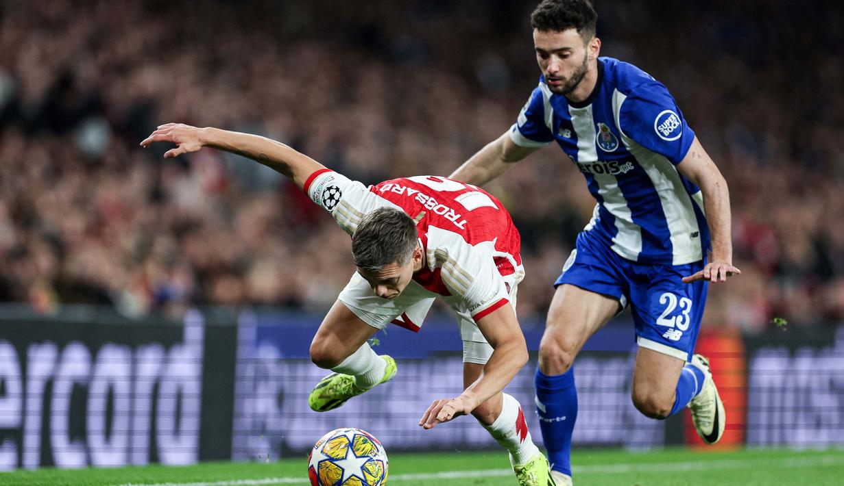 Empat penendang penalti The Gunners yakni Odegaard, Kai Havertz, Bukayo Saka, dan Declan Rice berhasil menunaikan tugas dengan sempurna, sementara dua pemain Porto yakni Wendell dan Galeno gagal. (Adrian DENNIS/AFP)