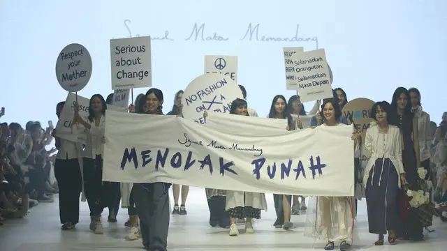 Denim Ramah Lingkungan dari Sejauh Mata Memandang di Jakarta Fashion Week 2024. [Fimela/Daniel Kampua]