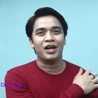 Billy Syahputra mengaku jarang berkomunikasi dengan Syahnaz Sadiqah. Tetapi saat Syahnaz putus dengan Juan Christian. Syahnaz mencurahkan semua isi hatinya kepada Billy, menjelaskan kenapa dirinya putus dengan Juan.
