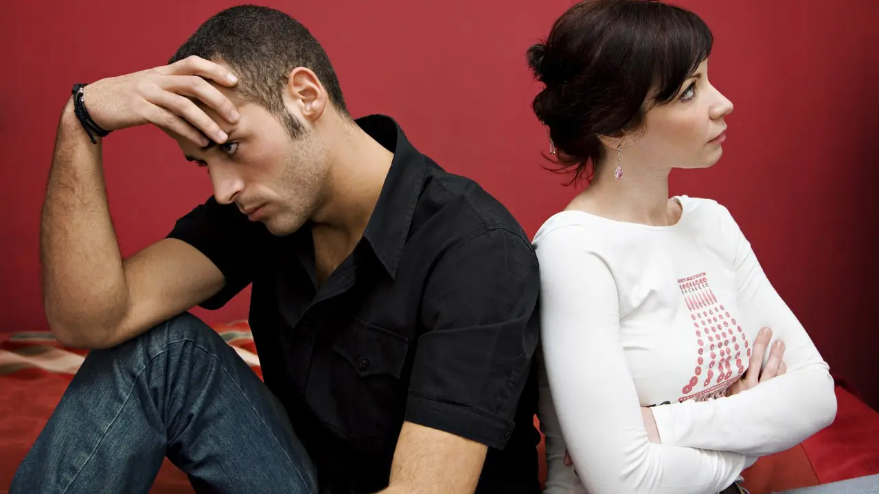 Pacar Perhatian atau Posesif, Cari Tahu Bedanya?