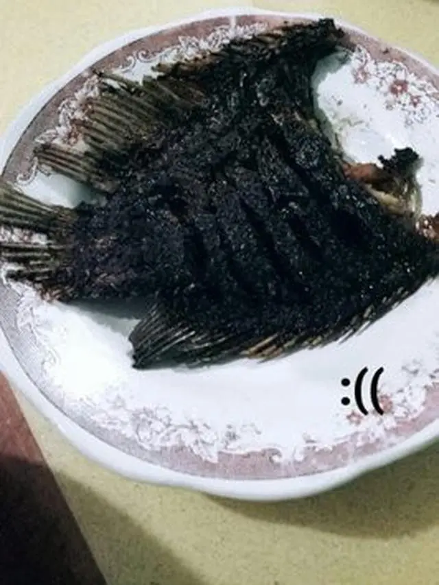 6 Momen Apes Menu Pecel Lele Gosong Ini Bikin Enggak Napsu Makan