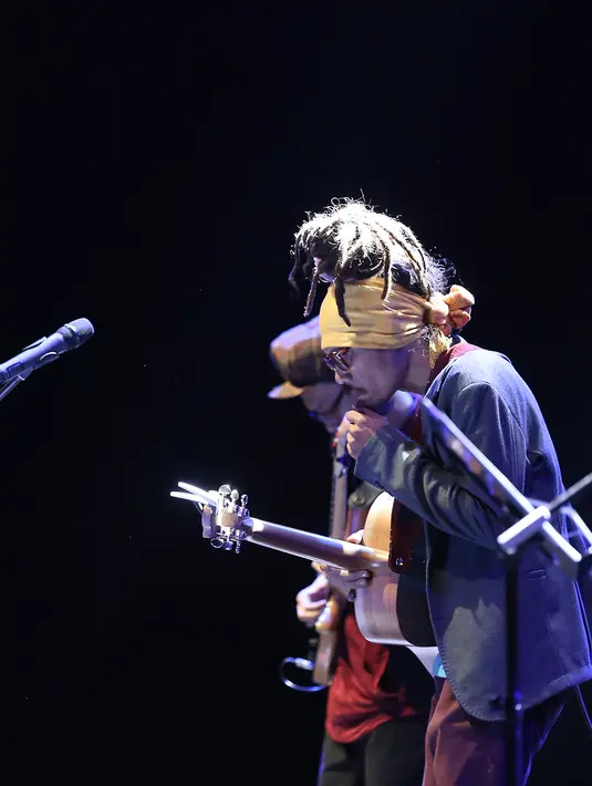 Keindahan lantunan lagu milik Endah N Rhesa membuat para ribuan penonton menikmati suasana Java Jazz Festival 2016. (Andy Masela/Bintang.com)