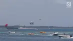 Turis menikmati permainan Parasailing di pantai Nusa Dua Bali, Rabu (10/10). Penyelenggaraan IMF - Bank Dunia Bali 2018 diharapkan dapat memberi imbas lebih baik di Indonesia khususnya sektor pariwisata. (Liputan6.com/Angga Yuniar)