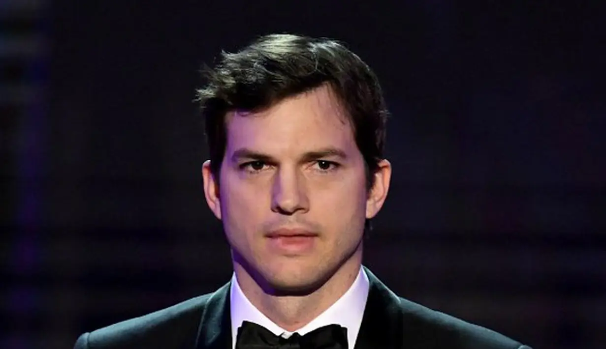 Memang sudah menjadi hal biasa bagi Ashton ketika menjadi bahan pembicaraan di masyarakat. namun kali ini Ashton tak terima dengan kabar yang menyiarkan dirinya telah berselingkuh. (AFP/Bintang.com)