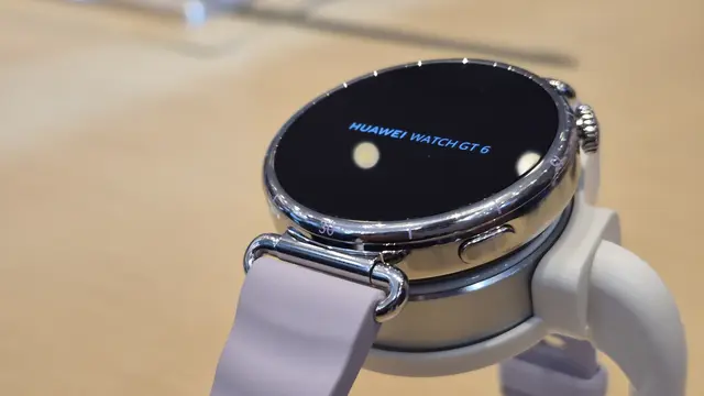 Huawei Watch GT 6 Purple 41 mm saat acara peluncuran Huawei Watch GT 6 Series, Kamis (9/10.2025) di Jakarta.
