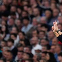 Pelatih Real Madrid, Xabi Alonso memberikan instruksi saat melawan Juventus di Liga Champions. (AP Photo/Manu Fernandez)