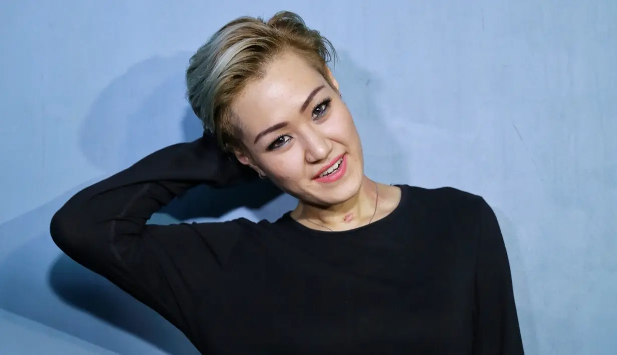 Melody Vanesh teman Sheila Marcia yang menyetir saat kecelakaan yang terjadi pada Mei 2017 silam membuat laporan polisi. Vanesha melaporkan teman duetnya di grup EMMA, Sheila Marcia. (Adrian Putra/Bintang.com)