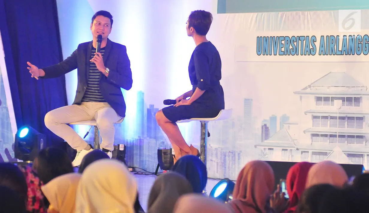 CEO Malesbanget.Com, Christian Sugiono saat menjadi pembicara di EGTC 2017 di Universitas Airlangga, Surabaya, Kamis (14/9). Para pembicara tersebut juga berbagi pengalaman tertinggi dan pembelajaran praktek terbaik. (Liputan6.com/Helmi Afandi)