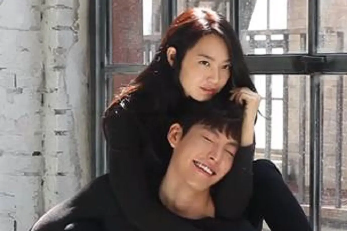 [Bintang] Kim Woo Bin dan Shin Min Ah Dikabarkan Putus