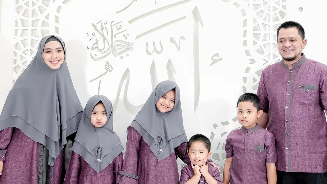 Menemukan Inspirasi Model dan Warna Baju Lebaran Untuk Keluarga