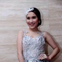 Mungkin karena senyum manis Ayu Ting Ting ini yang membuat Shaheer Sheikh jatuh cinta padanya. (Wimbarsana/Bintang.com)