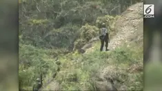 Dua personel TNI yang bertugas di Pos TNI Nduga menjadi korban penyerangan Kelompok Kriminal Sipil Bersenjata. Satu prajurit gugur dan satu lainnya luka-luka.