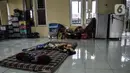Barang berharga milik warga saat diungsikan di masjid di kawasan RW 07 Rawajati, Kecamatan Pancoran, Jakarta, Selasa (22/9/2020). (merdeka.com/Iqbal S. Nugroho)
