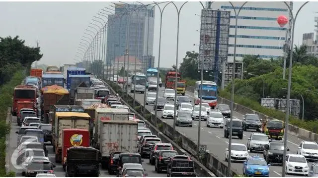 Jelang Libur Paskah, Jalan Arah Bandara Soetta Padat Merayap