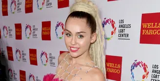 Perubahan bisa terjadi pada siapapun di dunia ini dan untuk berbagai kalangan. Miley Cyrus, salah satu selebriti yang kini mengubah gaya hidupnya menjadi lebih sehat. Namun di balik semua itu ternyata ada alasannya. (AFP/Bintang.com)