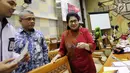 Menteri Kesehatan Nila Moeloek saat menghadiri raker dengan Komisi IX DPR di Kompleks Parlemen MPR/DPR-DPD, Senayan, Jakarta, Kamis (29/3). Raker juga membahas mengenai program Nusantara Sehat dan Wajib Kerja Dokter Spesialis. (Liputan6.com/JohanTallo)
