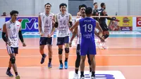 Para pemain Timnas Voli Putra Indonesia melakukan selebrasi setelah mencetak poin pada laga putaran pertama SEA V League 2023 melawan Timnas Voli Thailand di Padepokan Voli Jenderal Polisi Kunarto, Sentul, Bogor, Minggu (23/07/2023). Indonesia menang 3-1 (21-25, 25-17, 25-23 dan 27-25) dan menjadi juara. (Bola.com/Bagaskara Lazuardi)