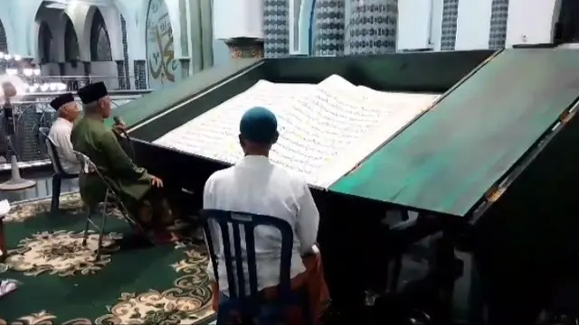Kegitan Tadarus Al Quran Raksasa di Masjid Baiturrahman Banyuwangi setiap bulan Ramadan (Istimewa)