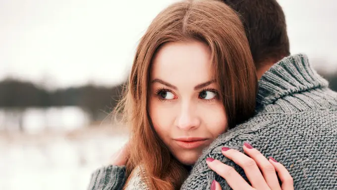 Alasan Kamu Nggak Perlu Pacarin Dia yang Takut Kehilanganmu