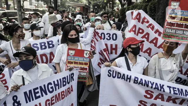 FOTO: Pekerja Seni dan Hiburan Malam Geruduk DPRD DKI Jakarta