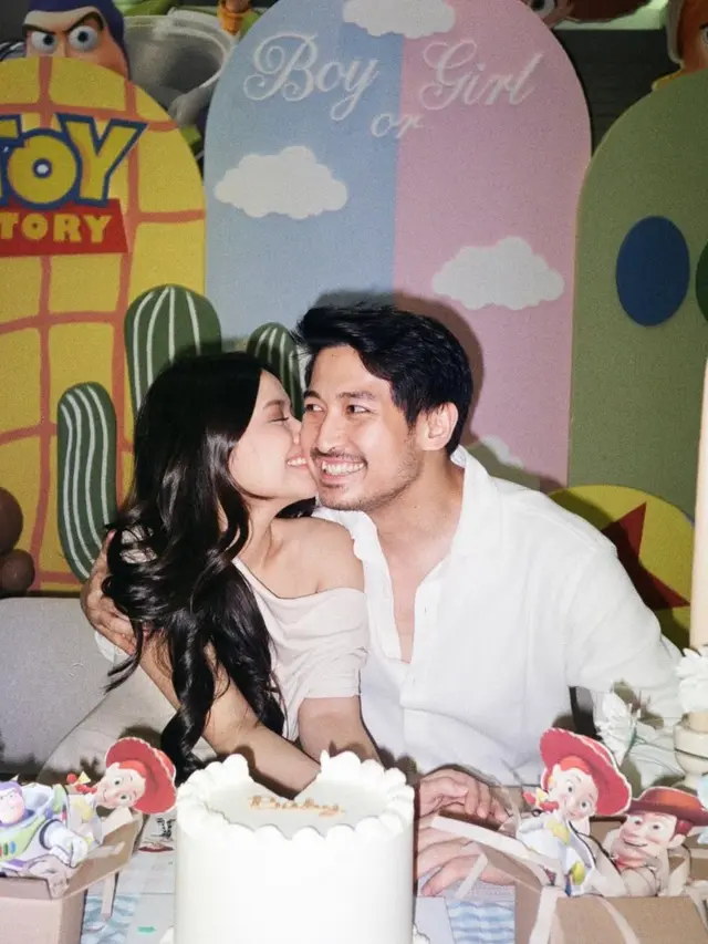 Makeup Hanggini Saat Gender Reveal Bertema Toy Story. [@hanggini]