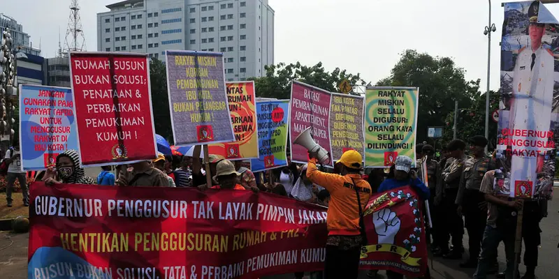 Aksi Demo Tolak dan Dukung Ahok di Depan Istana