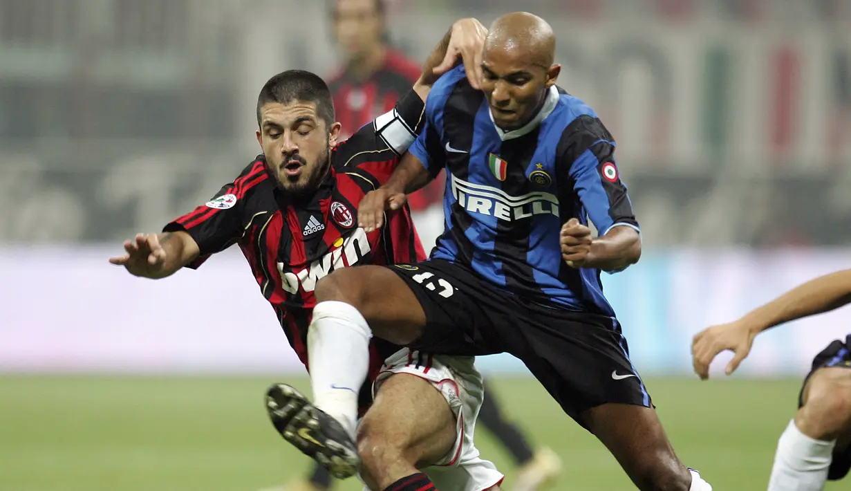 Olivier Dacourt. Eks gelandang bertahan berusia 48 tahun yang pensiun pada Februari 2010 bersama Standard Liege ini tercatat sebagai pengoleksi 2 gelar scudetto Liga Italia bersama Inter Milan yang dibelanya selama 3 musim mulai 2006/2007 hingga 2008/2009. Ia meraihnya pada dua musim pertamanya yaitu 2006/207 dan 2007/2008. Pada musim terakhirnya sebenarnya Inter kembali menjuarai Liga Italia, namun ia hanya tampil 1 kali saja dan di pertengahan hingga akhir musim 2008/2009 ia dipinjamkan ke Fulham. (AFP/Filippo Monteforte)