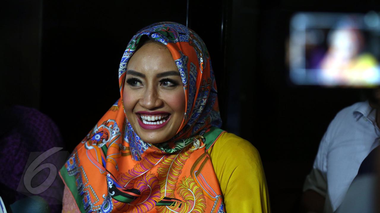 Inisial SB Disebut Terkait Prostitusi Artis, Shinta Bachir Datangi Polres